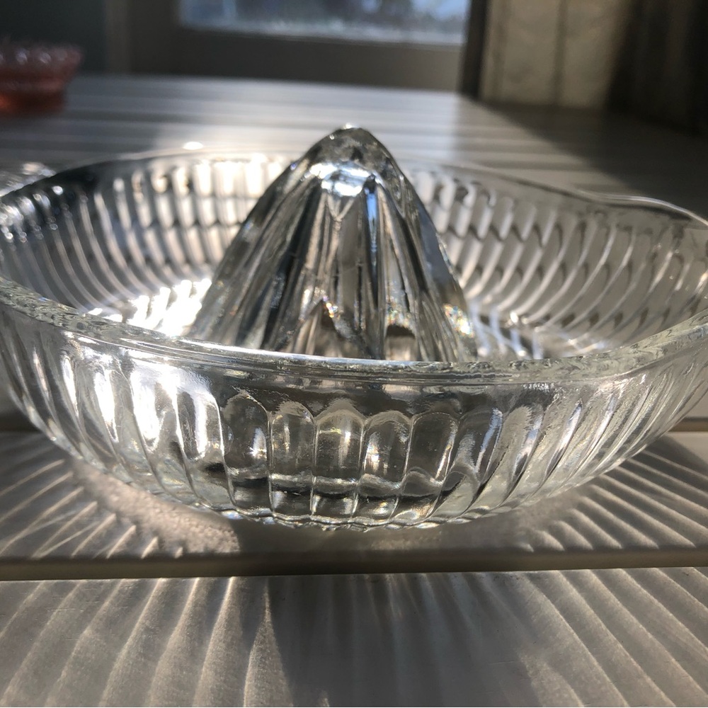 Clear Glass Citrus Juicer
